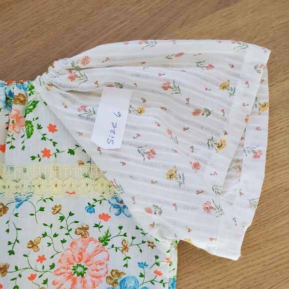 Girl's Vintage 70s White Floral Dresss - Picture 3 of 3